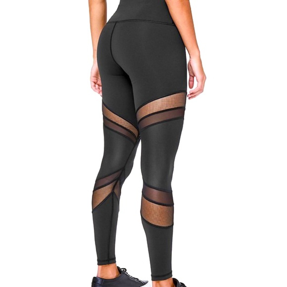 Limited Edition Lululemon Mesh Wunder Unders Sz 4